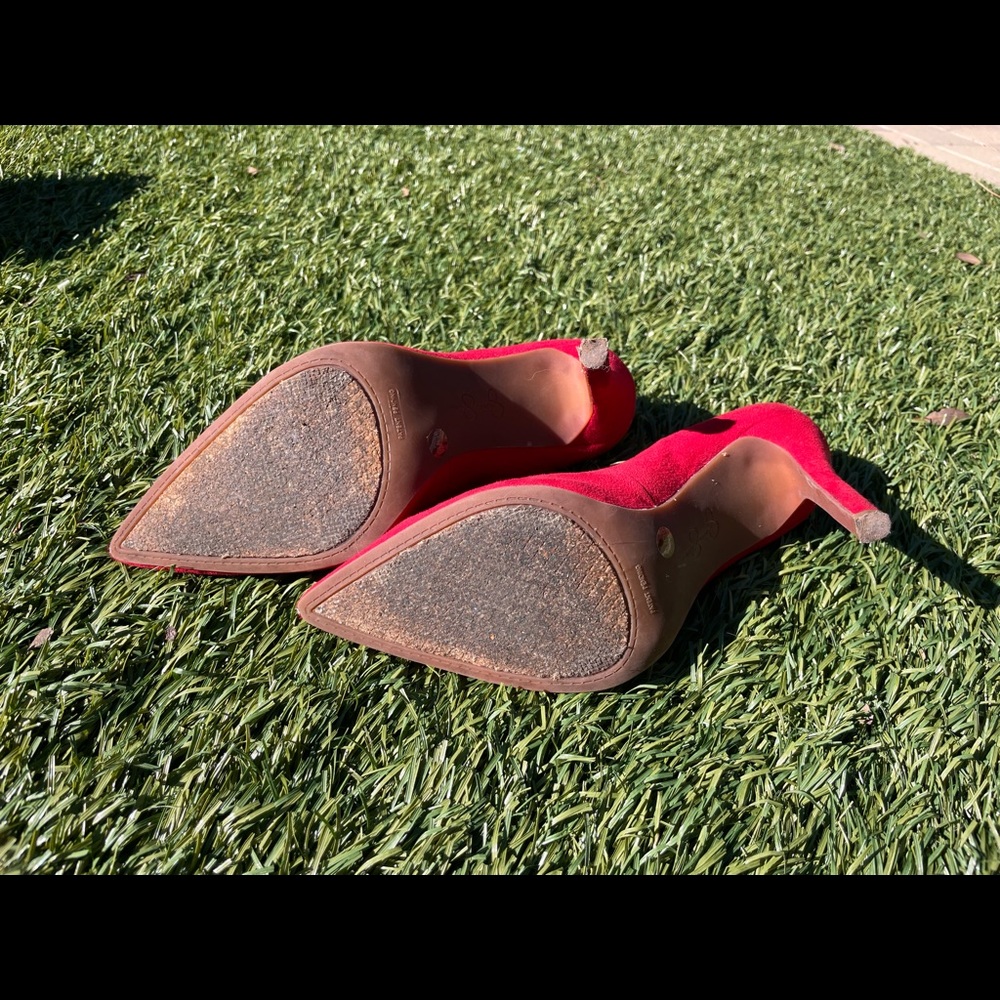 Red Pumps - Picture 5 of 5
